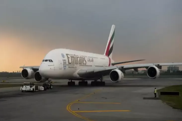 Imbas Serangan Israel, Emirates Larang Penumpang Bawa Pager lalu Walkie-Talkie